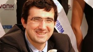 Крамник с първа победа в мача за титлата