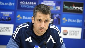 Левски гони титлата: Веласкес смълча критиците с философска мисъл