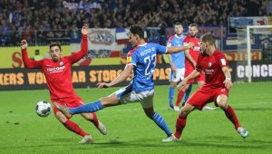 Куриоз в Германия: Футболист направи дузпа без да е в игра + ВИДЕО