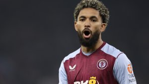 Юве се подсилва с халф на Астън Вила и мацката му + СНИМКИ