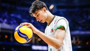 Мони сложи фуражка в Новосибирск + СНИМКИ