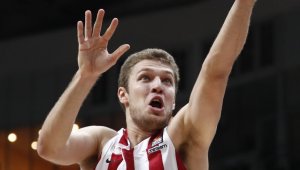 Везенков с първи точки в Евролигата