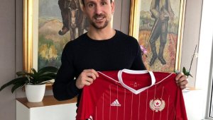 ОФИЦИАЛНО: ЦСКА подписа с играч, печелил Лига Европа