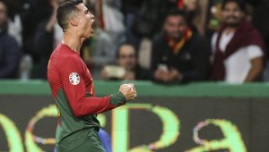 Мартинес засипа с похвали рекордьора Кристиано Роналдо