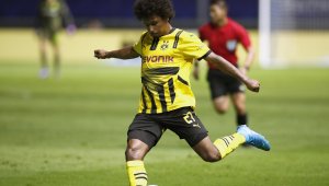 Ювентус се срещна с бащата на Адейеми