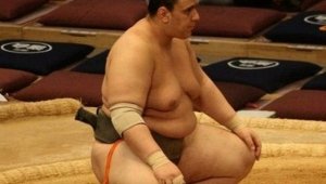 Аоияма завърши с победа