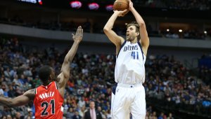 Новицки напомни за себе си с 40 точки