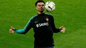 Монако прави страховита защита с Вида и Пепе