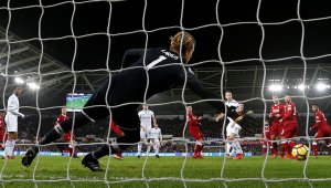 Кръвожадните “лебеди” сломиха Ливърпул