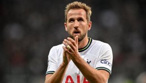 Хари Кейн отново в ролята на Дядо Коледа