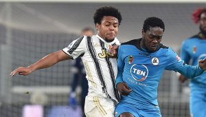 Юве чака Шалке да изпадне заради американец