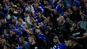 Грозно! Левскари нападнаха мъж в метрото + ВИДЕО