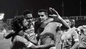 Трагедия! Още един футболист починал в съня си