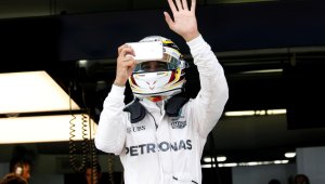 Люис недостижим на „Сепанг”