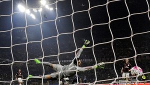 Рома се огледа във вратар на Милан 