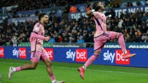 Груев с асистенция, Лийдс взе гръмка победа навън и излезе втори