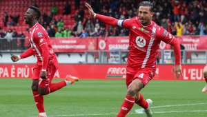 Бивша на Роналдо и Балотели пак мачка чаршафите с футболист + СНИМКИ