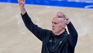 Финалистът в НБА даде нов договор на треньора си