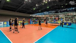 Волейболните националки под 18 години тръгват за Италия