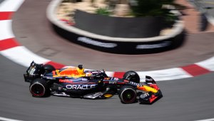 Макс започна силно в Монако, но разликите са малки