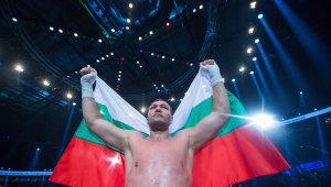 Кобрата и Джошуа имат три седмици, за да решат къде ще се бият 