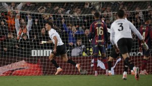 „Прилепите“ излъгаха Леванте в градското дерби и се върнаха на победния път