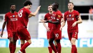 Страшилище: Ливърпул мачка в шоу с 9 гола