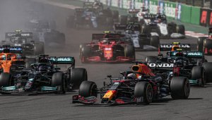 Ботас виновен на Люис, че не блокирал Макс