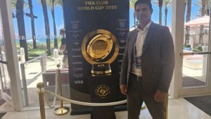 Гонзо специален гост на Световното клубно, шефът на БФС изгледа 2 мача