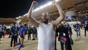 Игуаин е сред трите най-добри деветки в света