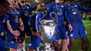 Роман Абрамомич гледа на живо триумфа на Челси