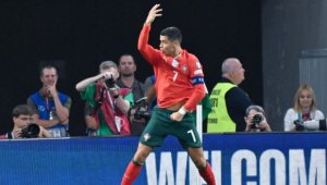 Роналдо флиртува със стюардеса, после й каза за Джорджина