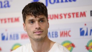 Капитанът на ЦСКА заведе гаджето на Малдивите  + СНИМКИ