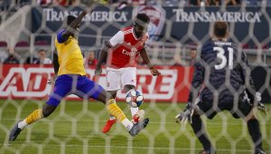 Арсенал започна с ударно 3:0 