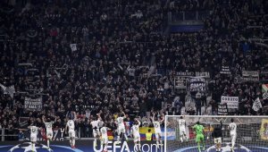 Красиво! Фенове на Юве и Порто се прегърнаха на стадиона + ВИДЕО 