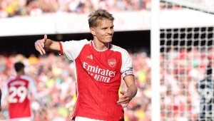 Арсенал преговаря с капитана си за новия му договор