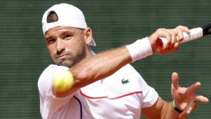 Тя ли е новата на Гришо? Българинът качи на мощен звяр секси французойка + ВИДЕО