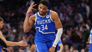 Чудовищен Янис в НБА, Голдън Стейт удари Лейкърс