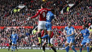 Юнайтед се натрови с 10 горчиви "черешки", реферът оплеска мача + ВИДЕО