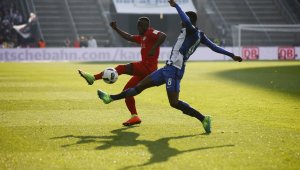 Челси надцаква Байерн и Ливърпул за "бик"