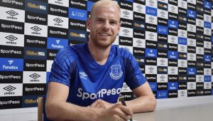 Карамелите с още един скъп трансфер