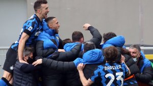 Интер крачи към титлата, но може да бъде продаден