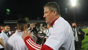 Любо Пенев към играчите на ЦСКА: Замислете се къде се намирате и дали ставате
