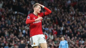 Халф на Юнайтед глези силиконова мацка + СНИМКИ 