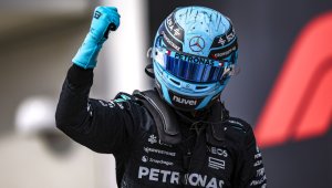 Удар от Мерцедес на "Силвърстоун"! Макс остана чак 4-и на старта