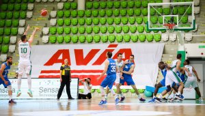 Коронавирус: Отварят 50% от залите за фенове