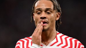 Странна клауза блокира трансфера на млада звезда от ПСЖ в Юнайтед