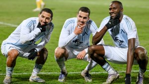 Левски мачка, а Лудогорец го връщат в играта за титлата