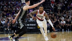 Историческа вечер за Лилард, Янис с 4-и мач с поне 40 точки за сезона