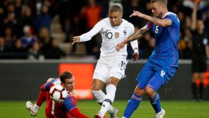 С автогол: Холмар закопа Исландия срещу Франция + ВИДЕО